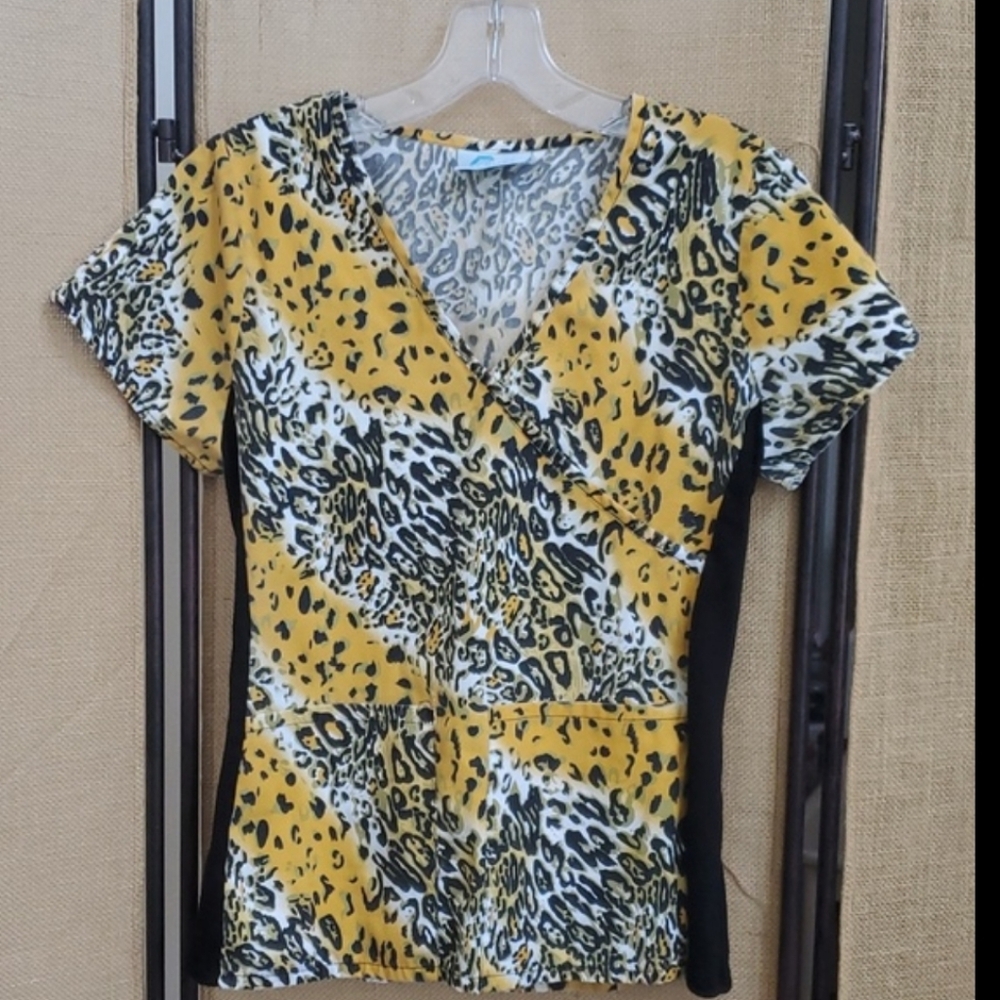 GEM Scrubs Top
